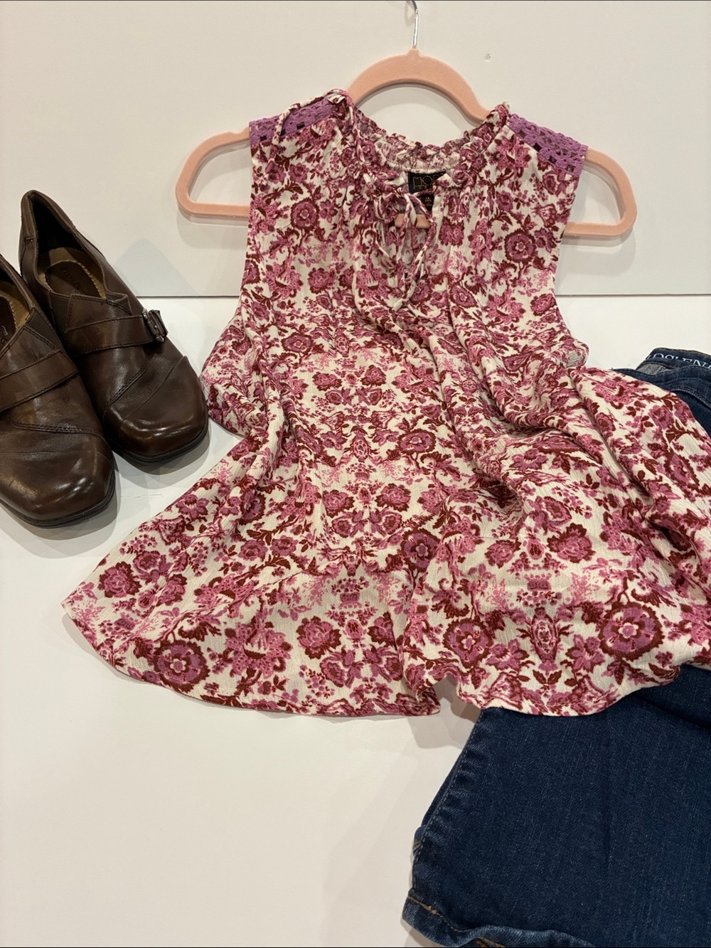 Mod Lusive Pink Floral Tie‑Neck Sleeveless Blouse — Size XL (NWT)